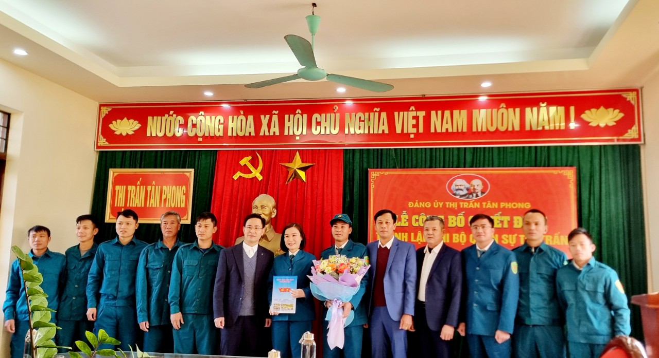 Lễ công bố quyết dịnh thành lập chi bộ Quân sự thị trấn Tân Phong
