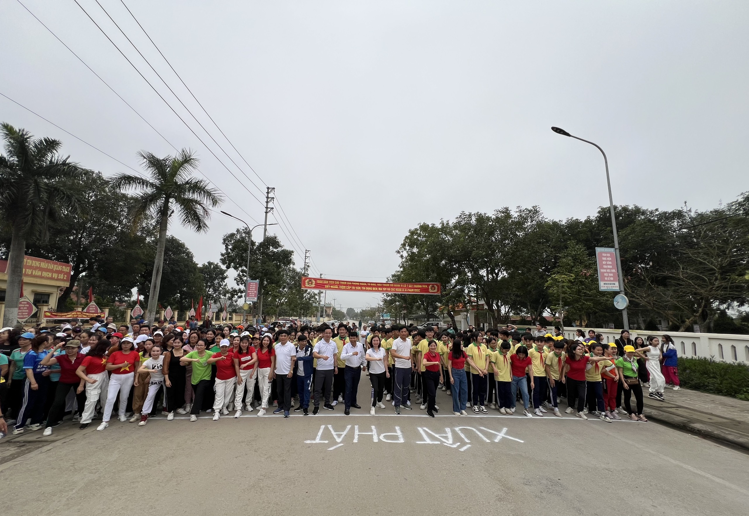 Thị trấn Tân Phong Phát động Ngày chạy Olympic vì sức khoẻ toàn dân năm 2024