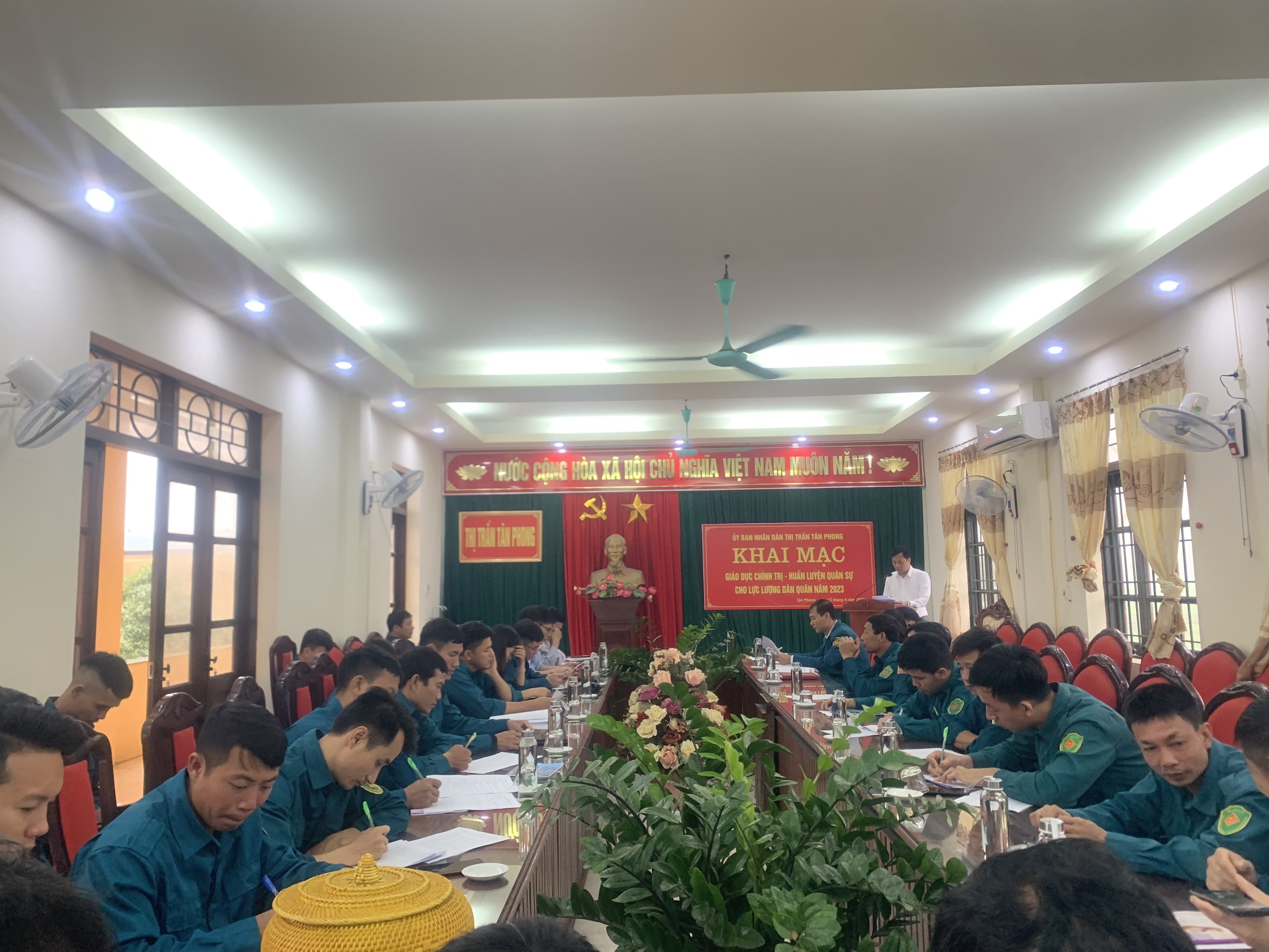 Uỷ ban nhân dân thị trấn Tân Phong tổ chức khai mạc lớp Giáo dục chính trịnh  -  huấn luyện quân sự cho lực lượng Dân quân năm 2023