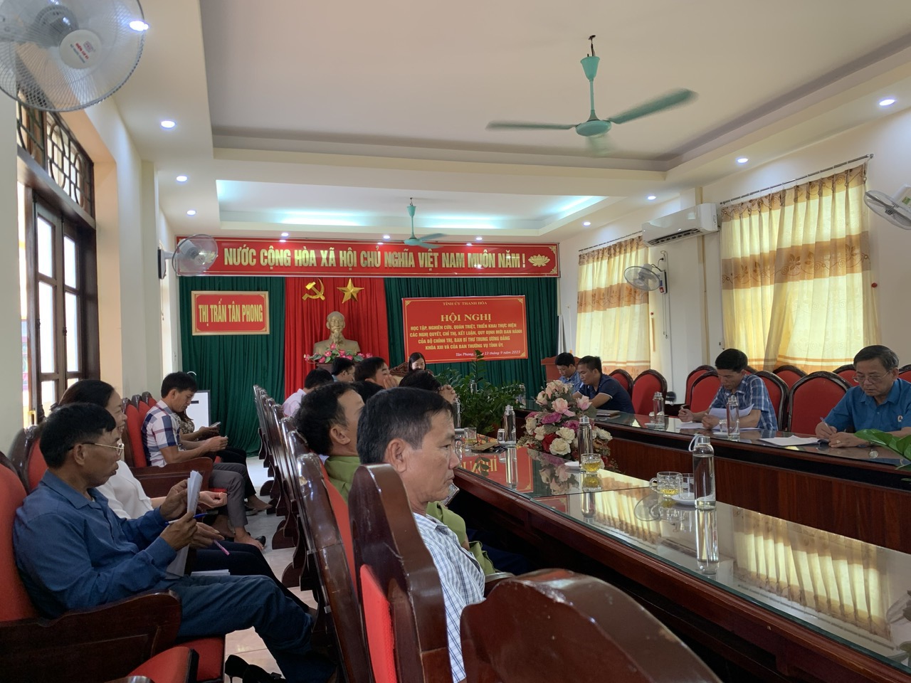 Thị trấn Tân Phong học tập, nghiên cứu quán triệt, triển khai thực hiện các nghị quyết, chỉ thị, kết luận, quy định mới ban hành của Trung ương và Ban Thường vụ Tỉnh ủy